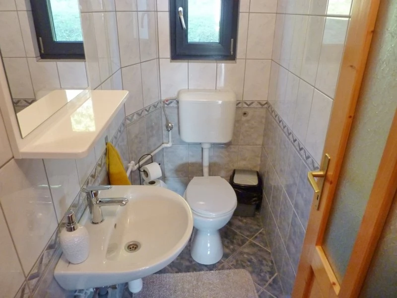 Barajul Zetea Cazare | Cabană (K0564-34) Imaginea poate fi supusă drepturilor de autor. Se recomandă contactarea titularului drepturilor.