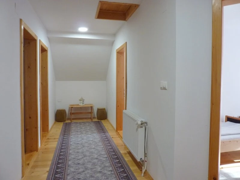 Barajul Zetea Cazare | Cabană (K0564-39) Imaginea poate fi supusă drepturilor de autor. Se recomandă contactarea titularului drepturilor.