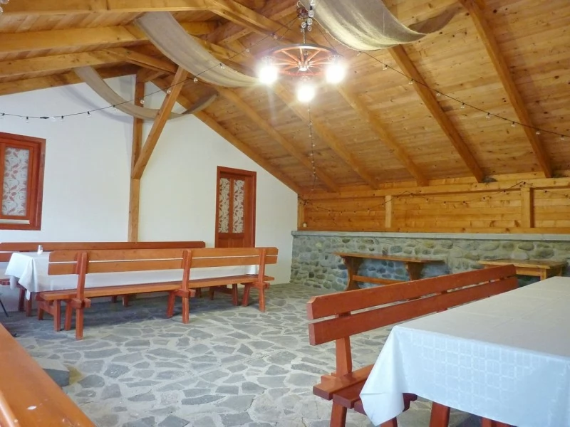 Barajul Zetea Cazare | Cabană (K0564-43) Imaginea poate fi supusă drepturilor de autor. Se recomandă contactarea titularului drepturilor.