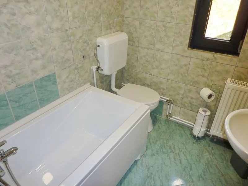 Barajul Zetea Cazare | Cabană (K0564-52) Imaginea poate fi supusă drepturilor de autor. Se recomandă contactarea titularului drepturilor.
