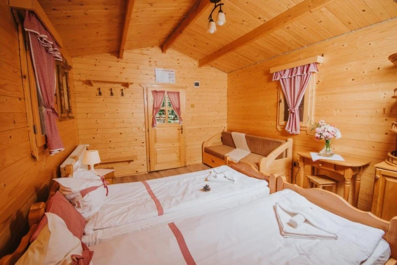 Barajul Zetea Cazare | Cabană (K0619-26) Imaginea poate fi supusă drepturilor de autor. Se recomandă contactarea titularului drepturilor.