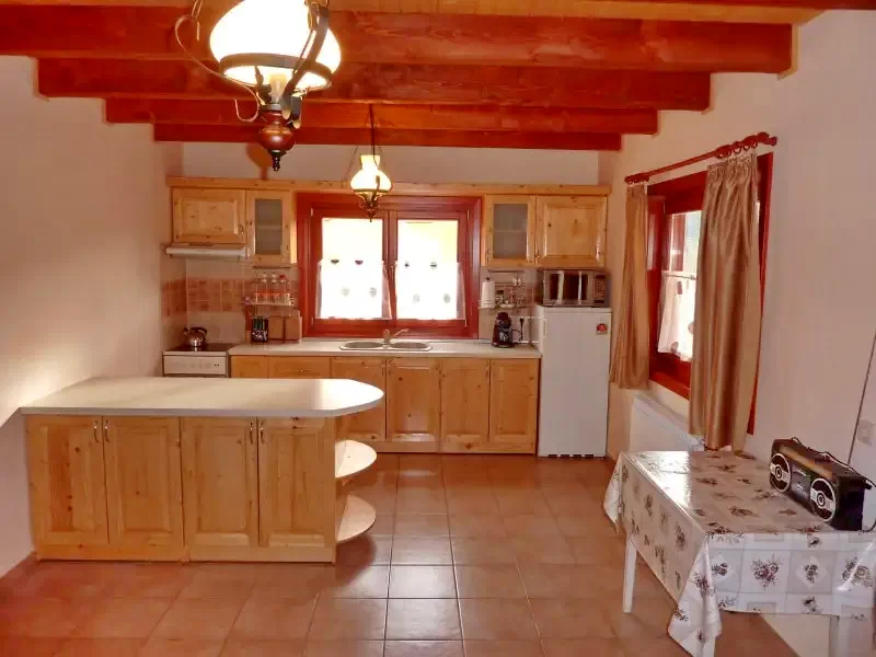 Barajul Zetea Cazare | Cabană (K0743-3) Imaginea poate fi supusă drepturilor de autor. Se recomandă contactarea titularului drepturilor.