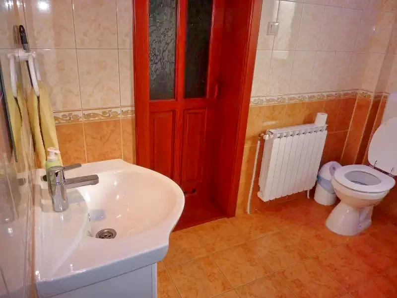 Barajul Zetea Cazare | Cabană (K0743-26) Imaginea poate fi supusă drepturilor de autor. Se recomandă contactarea titularului drepturilor.