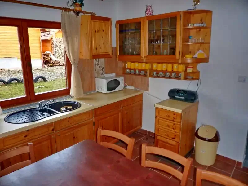Barajul Zetea Cazare | Cabană (K0783-7) Imaginea poate fi supusă drepturilor de autor. Se recomandă contactarea titularului drepturilor.