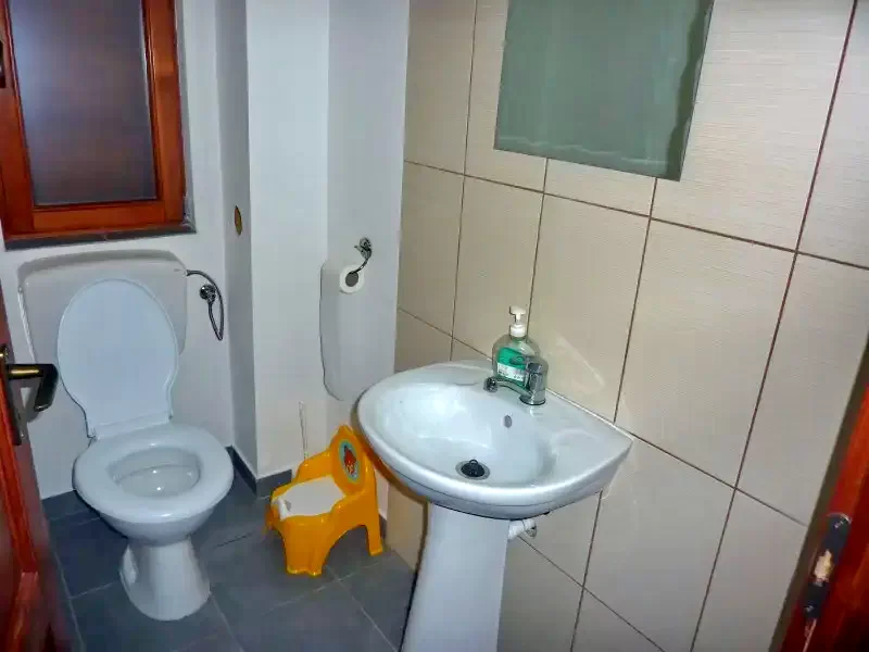 Barajul Zetea Cazare | Cabană (K0783-11) Imaginea poate fi supusă drepturilor de autor. Se recomandă contactarea titularului drepturilor.