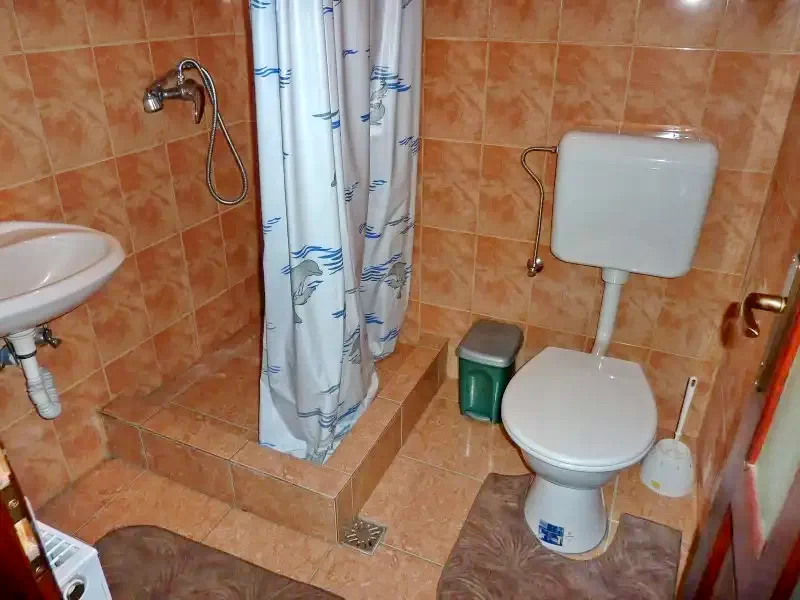 Barajul Zetea Cazare | Cabană (K0786-29) Imaginea poate fi supusă drepturilor de autor. Se recomandă contactarea titularului drepturilor.