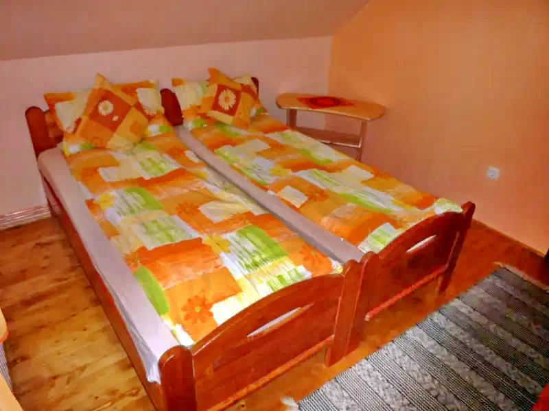 Barajul Zetea Cazare | Cabană (K0786-31) Imaginea poate fi supusă drepturilor de autor. Se recomandă contactarea titularului drepturilor.