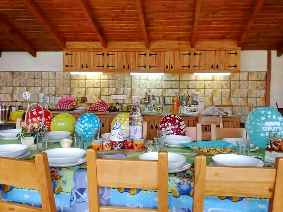 Barajul Zetea Cazare | Cabană (K0827-22) Imaginea poate fi supusă drepturilor de autor. Se recomandă contactarea titularului drepturilor.