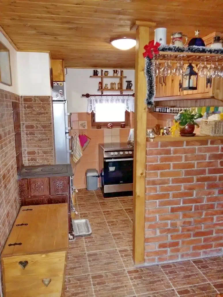 Barajul Zetea Cazare | Cabană (K0827-26) Imaginea poate fi supusă drepturilor de autor. Se recomandă contactarea titularului drepturilor.