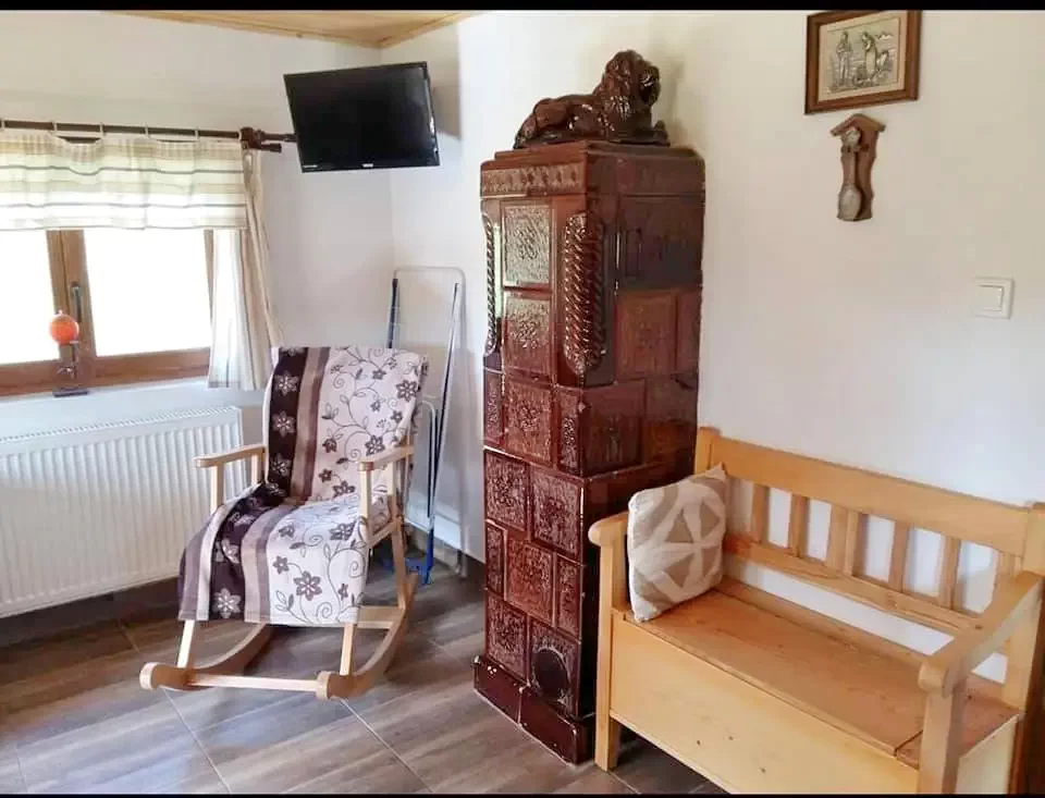 Barajul Zetea Cazare | Cabană (K0827-34) Imaginea poate fi supusă drepturilor de autor. Se recomandă contactarea titularului drepturilor.