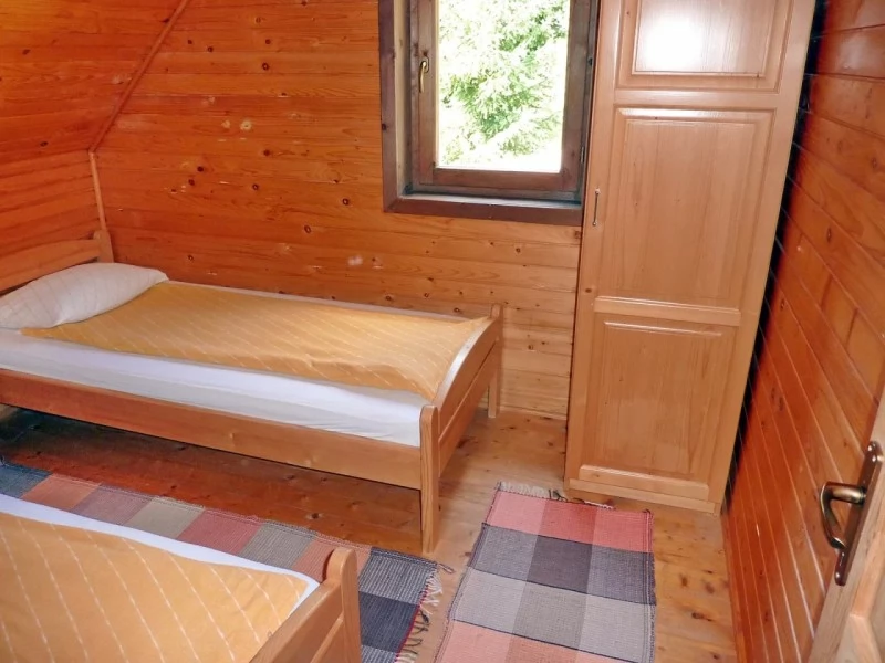 Barajul Zetea Cazare | Cabană (K0907-35) Imaginea poate fi supusă drepturilor de autor. Se recomandă contactarea titularului drepturilor.