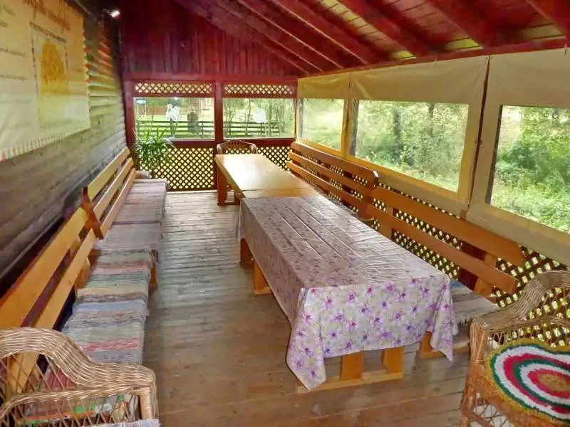 Barajul Zetea Cazare | Cabană (K1165-11) Imaginea poate fi supusă drepturilor de autor. Se recomandă contactarea titularului drepturilor.