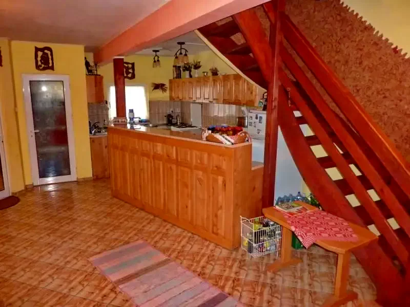 Barajul Zetea Cazare | Cabană (K1165-14) Imaginea poate fi supusă drepturilor de autor. Se recomandă contactarea titularului drepturilor.