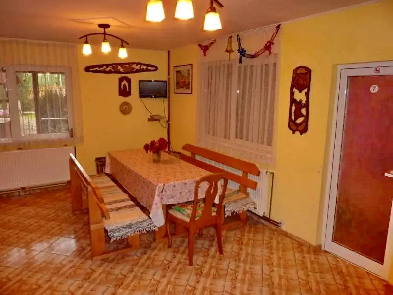 Barajul Zetea Cazare | Cabană (K1165-15) Imaginea poate fi supusă drepturilor de autor. Se recomandă contactarea titularului drepturilor.