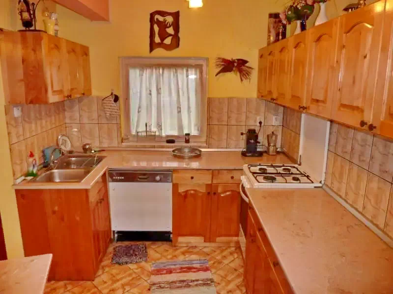 Barajul Zetea Cazare | Cabană (K1165-16) Imaginea poate fi supusă drepturilor de autor. Se recomandă contactarea titularului drepturilor.