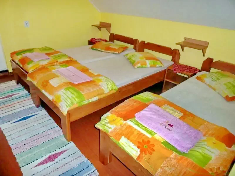 Barajul Zetea Cazare | Cabană (K1165-21) Imaginea poate fi supusă drepturilor de autor. Se recomandă contactarea titularului drepturilor.