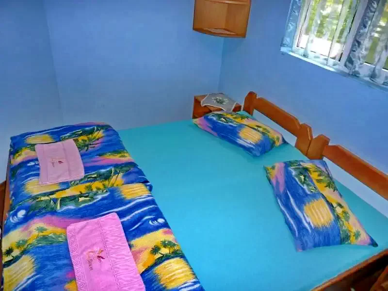 Barajul Zetea Cazare | Cabană (K1165-28) Imaginea poate fi supusă drepturilor de autor. Se recomandă contactarea titularului drepturilor.