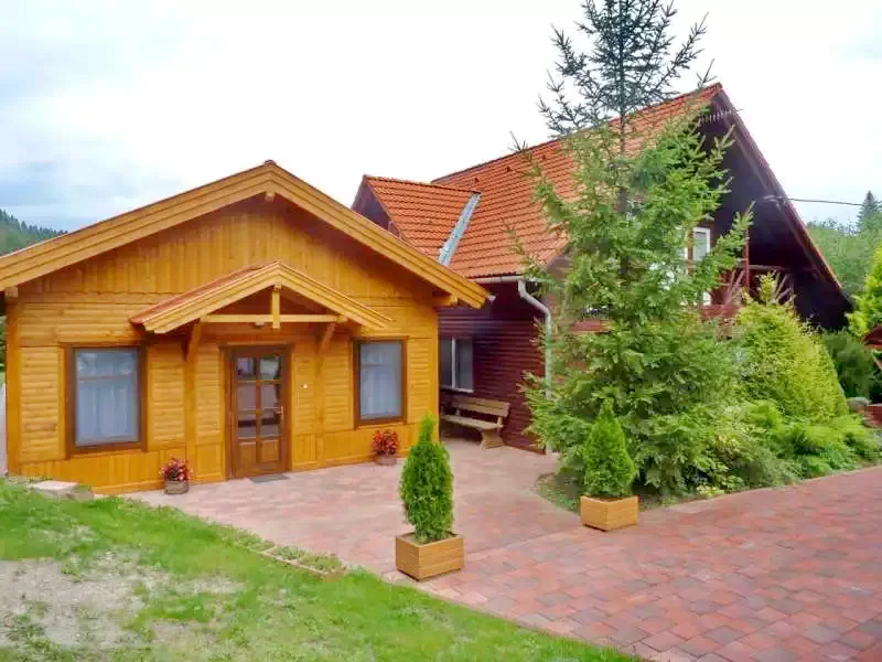 Barajul Zetea Cazare | Cabană (K1165-35) Imaginea poate fi supusă drepturilor de autor. Se recomandă contactarea titularului drepturilor.