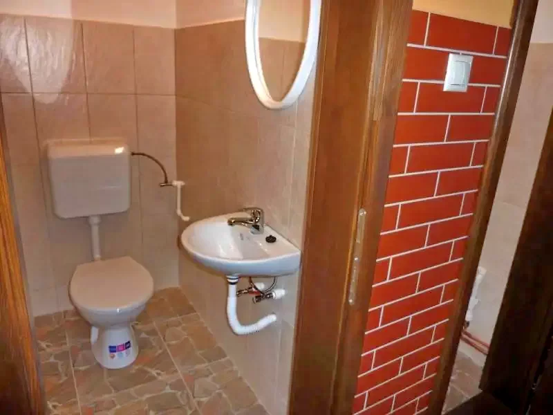Barajul Zetea Cazare | Cabană (K1165-39) Imaginea poate fi supusă drepturilor de autor. Se recomandă contactarea titularului drepturilor.