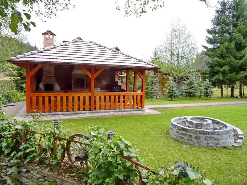 Barajul Zetea Cazare | Cabană (K1166-4) Imaginea poate fi supusă drepturilor de autor. Se recomandă contactarea titularului drepturilor.