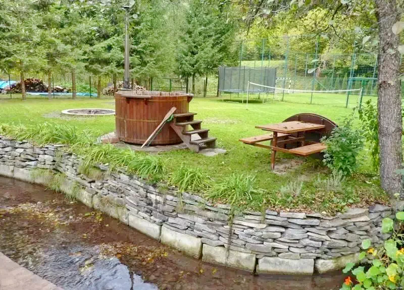 Barajul Zetea Cazare | Cabană (K1166-10) Imaginea poate fi supusă drepturilor de autor. Se recomandă contactarea titularului drepturilor.