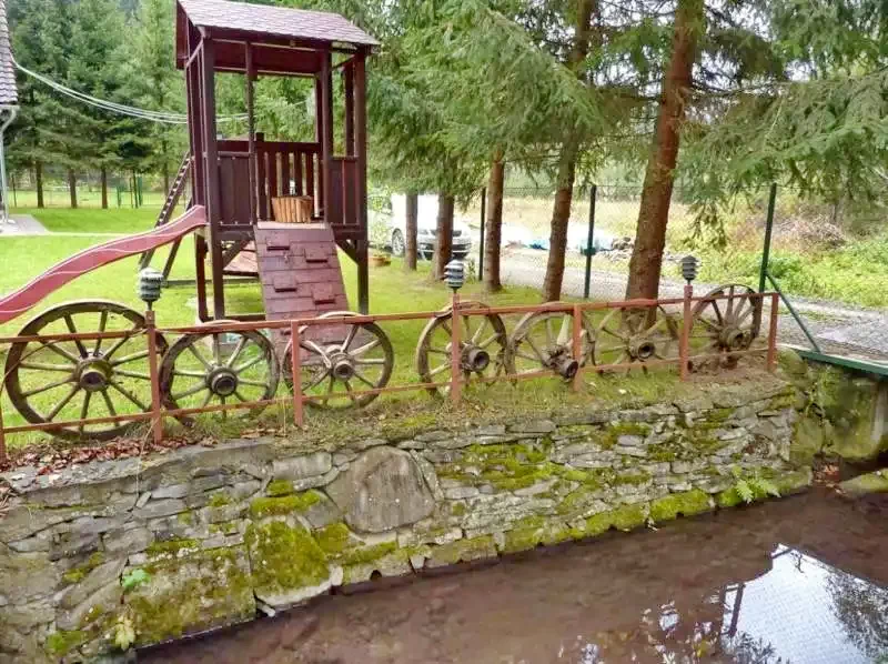Barajul Zetea Cazare | Cabană (K1166-14) Imaginea poate fi supusă drepturilor de autor. Se recomandă contactarea titularului drepturilor.