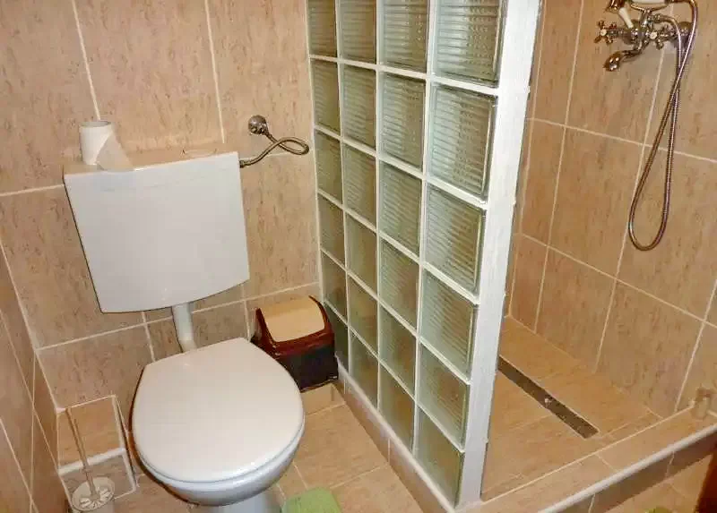Barajul Zetea Cazare | Cabană (K1166-30) Imaginea poate fi supusă drepturilor de autor. Se recomandă contactarea titularului drepturilor.