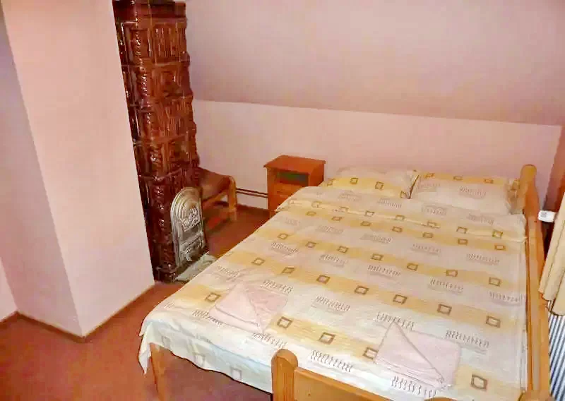 Barajul Zetea Cazare | Cabană (K1166-34) Imaginea poate fi supusă drepturilor de autor. Se recomandă contactarea titularului drepturilor.