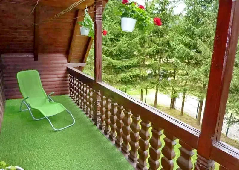 Barajul Zetea Cazare | Cabană (K1166-37) Imaginea poate fi supusă drepturilor de autor. Se recomandă contactarea titularului drepturilor.