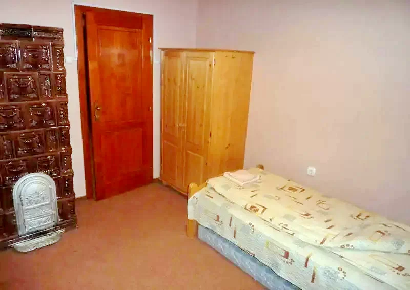 Barajul Zetea Cazare | Cabană (K1166-41) Imaginea poate fi supusă drepturilor de autor. Se recomandă contactarea titularului drepturilor.