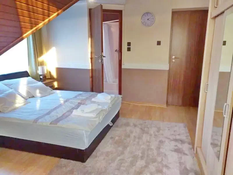 Jula Cazare | Cabană (K0086-5) Imaginea poate fi supusă drepturilor de autor. Se recomandă contactarea titularului drepturilor.