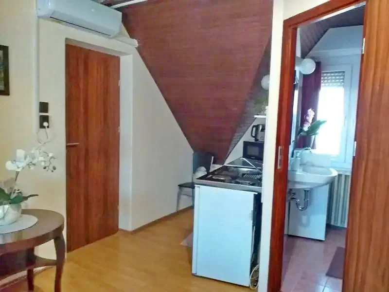 Jula Cazare | Cabană (K0086-10) Imaginea poate fi supusă drepturilor de autor. Se recomandă contactarea titularului drepturilor.