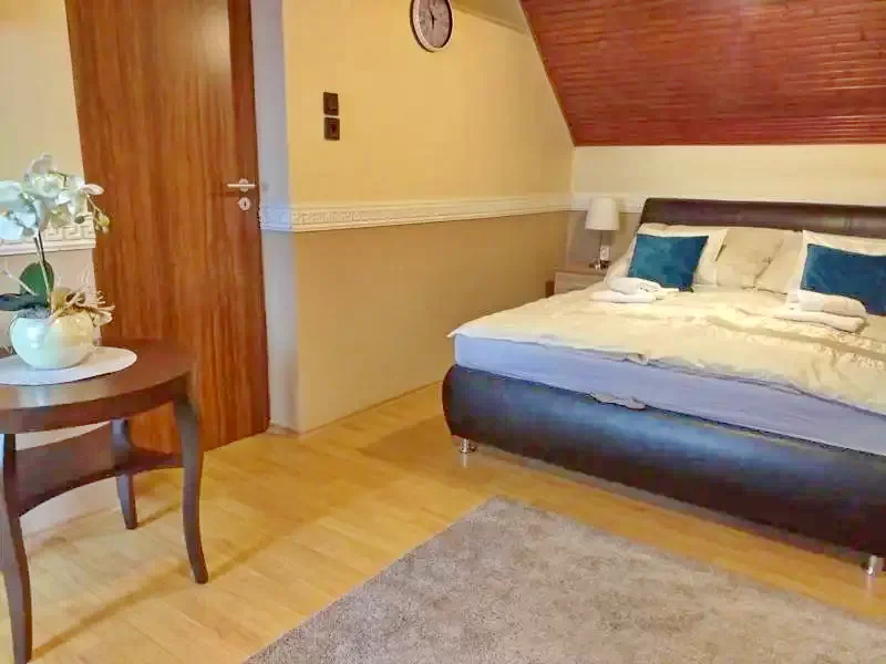 Jula Cazare | Cabană (K0086-14) Imaginea poate fi supusă drepturilor de autor. Se recomandă contactarea titularului drepturilor.