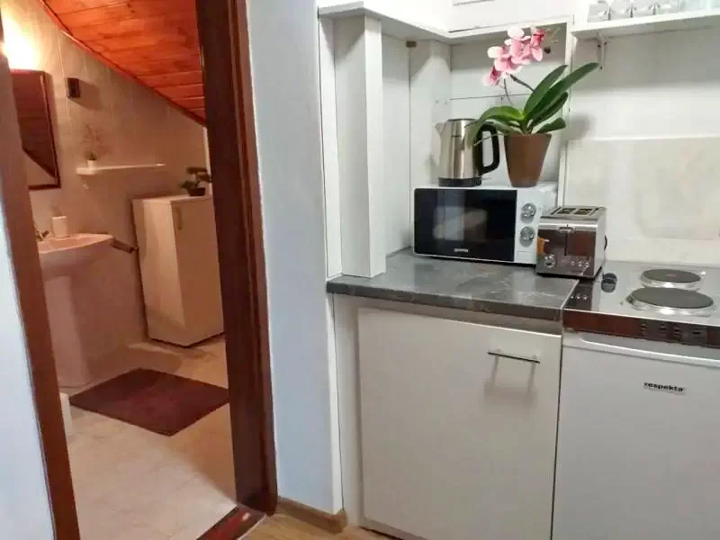 Jula Cazare | Cabană (K0086-22) Imaginea poate fi supusă drepturilor de autor. Se recomandă contactarea titularului drepturilor.
