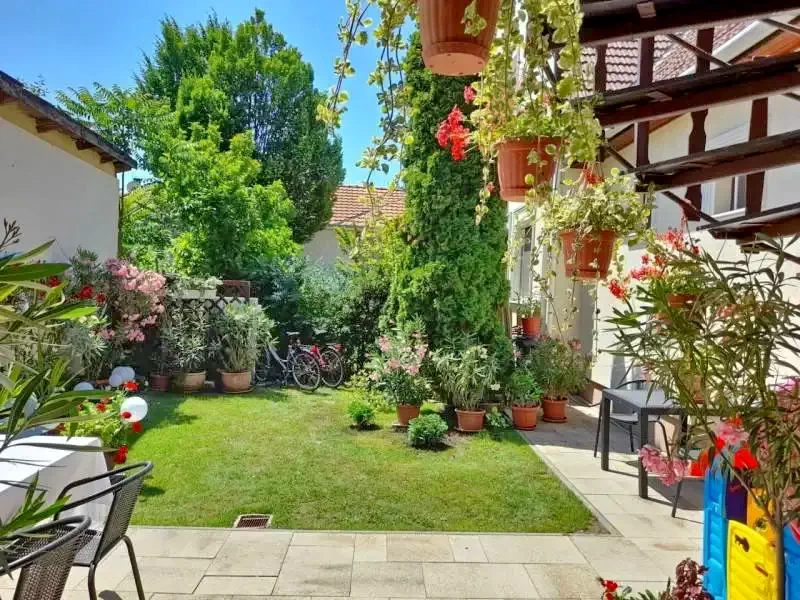Jula Cazare | Cabană (K0086-28) Imaginea poate fi supusă drepturilor de autor. Se recomandă contactarea titularului drepturilor.