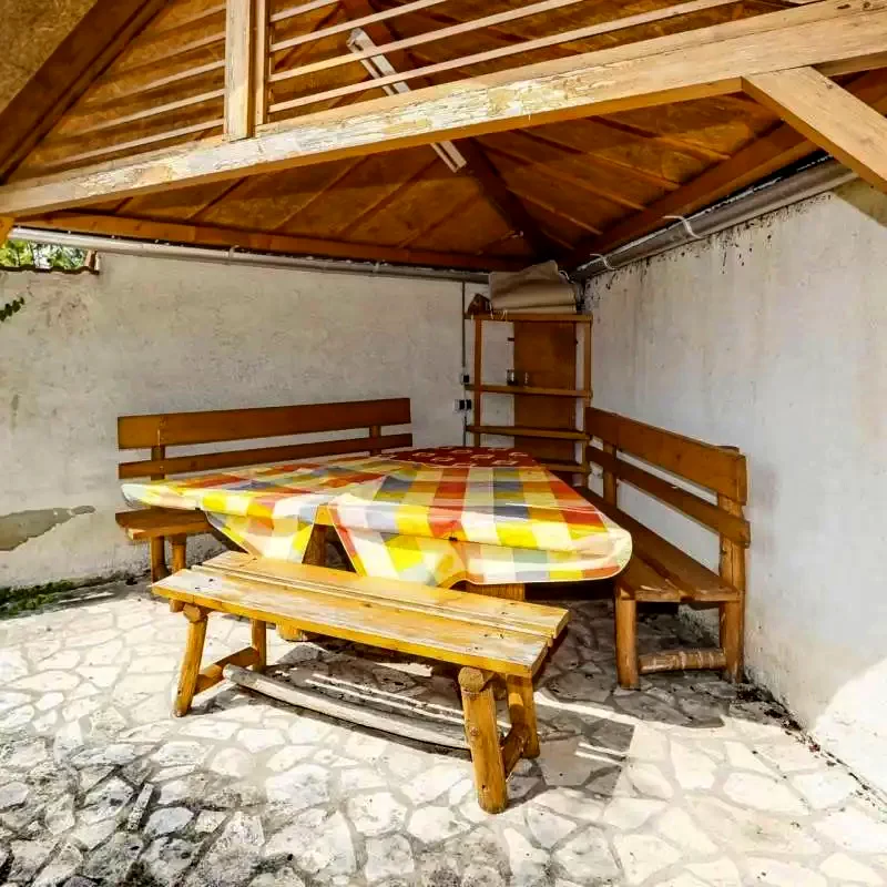  Cazare | Sat de vacanță (K0275-2) Imaginea poate fi supusă drepturilor de autor. Se recomandă contactarea titularului drepturilor.