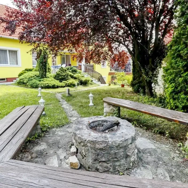  Cazare | Sat de vacanță (K0275-3) Imaginea poate fi supusă drepturilor de autor. Se recomandă contactarea titularului drepturilor.