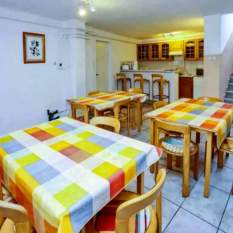  Cazare | Sat de vacanță (K0275-4) Imaginea poate fi supusă drepturilor de autor. Se recomandă contactarea titularului drepturilor.