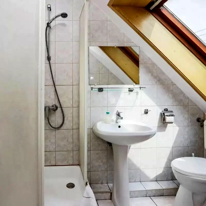  Cazare | Sat de vacanță (K0275-6) Imaginea poate fi supusă drepturilor de autor. Se recomandă contactarea titularului drepturilor.