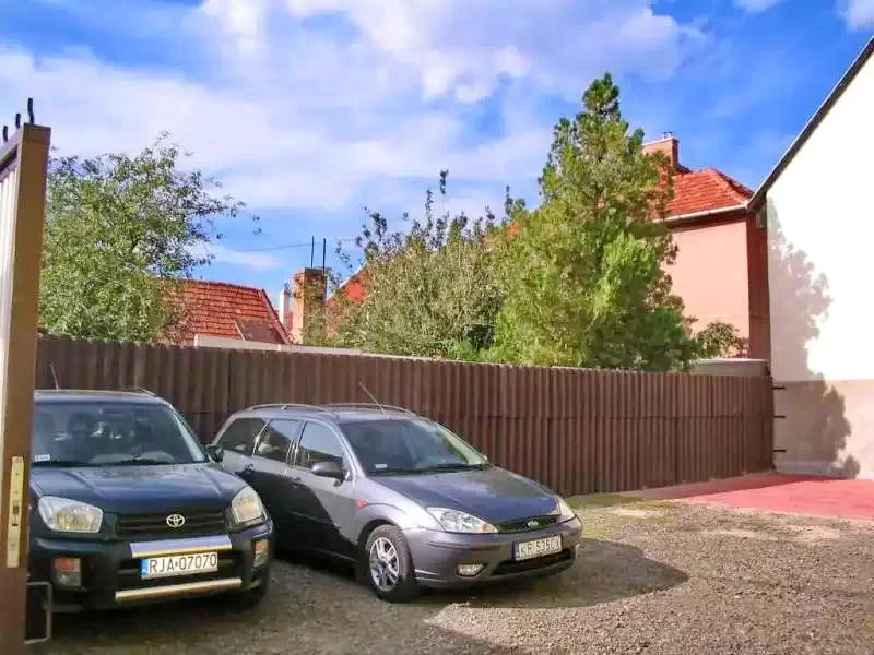 Eger Szállás | Üdülőfalu (K0275-13) A kép szerzői jogvédelem alatt állhat. Javasolt a kapcsolatfelvétel a jog tulajdonossal.