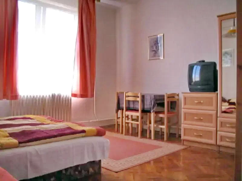  Cazare | Sat de vacanță (K0275-21) Imaginea poate fi supusă drepturilor de autor. Se recomandă contactarea titularului drepturilor.