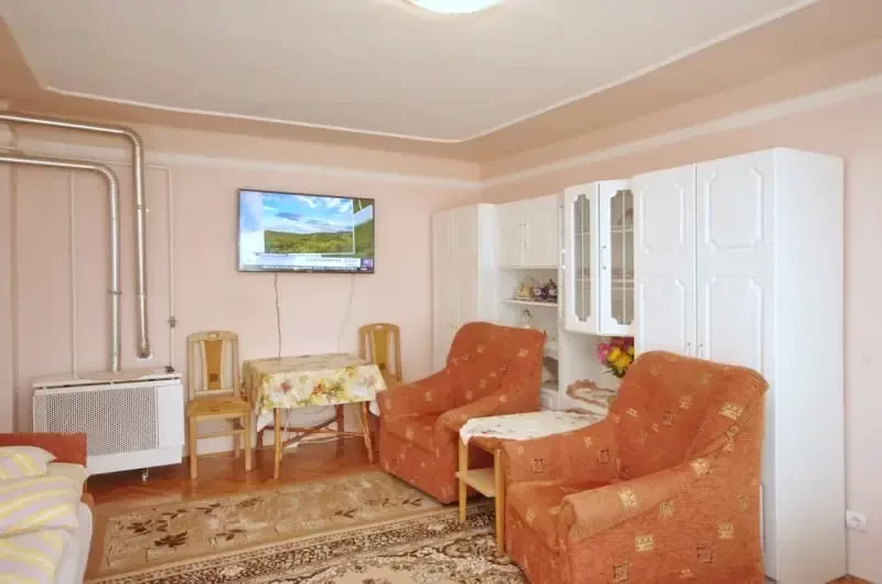 Jula Cazare | Sat de vacanță (K0111-3) Imaginea poate fi supusă drepturilor de autor. Se recomandă contactarea titularului drepturilor.