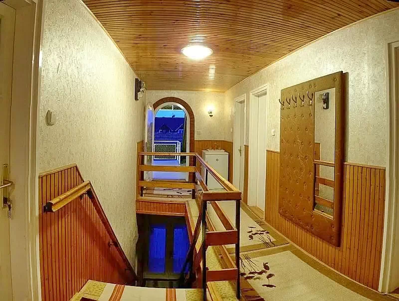 Jula Cazare | Cabană (K0111-12) Imaginea poate fi supusă drepturilor de autor. Se recomandă contactarea titularului drepturilor.