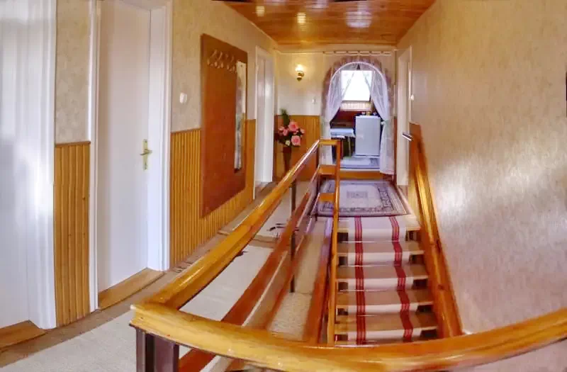 Jula Cazare | Sat de vacanță (K0111-13) Imaginea poate fi supusă drepturilor de autor. Se recomandă contactarea titularului drepturilor.