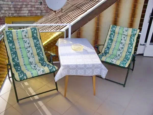 Jula Cazare | Sat de vacanță (K0111-14) Imaginea poate fi supusă drepturilor de autor. Se recomandă contactarea titularului drepturilor.