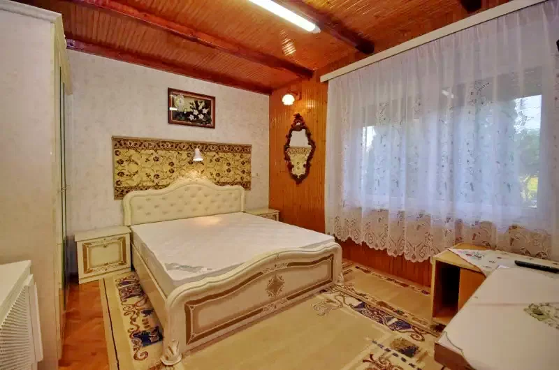 Jula Cazare | Sat de vacanță (K0111-17) Imaginea poate fi supusă drepturilor de autor. Se recomandă contactarea titularului drepturilor.