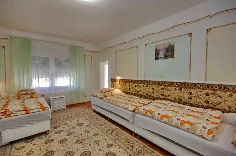 Jula Cazare | Cabană (K0111-23) Imaginea poate fi supusă drepturilor de autor. Se recomandă contactarea titularului drepturilor.