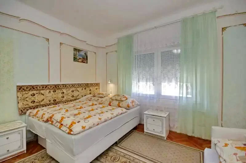 Jula Cazare | Sat de vacanță (K0111-24) Imaginea poate fi supusă drepturilor de autor. Se recomandă contactarea titularului drepturilor.