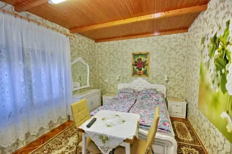 Jula Cazare | Cabană (K0111-25) Imaginea poate fi supusă drepturilor de autor. Se recomandă contactarea titularului drepturilor.
