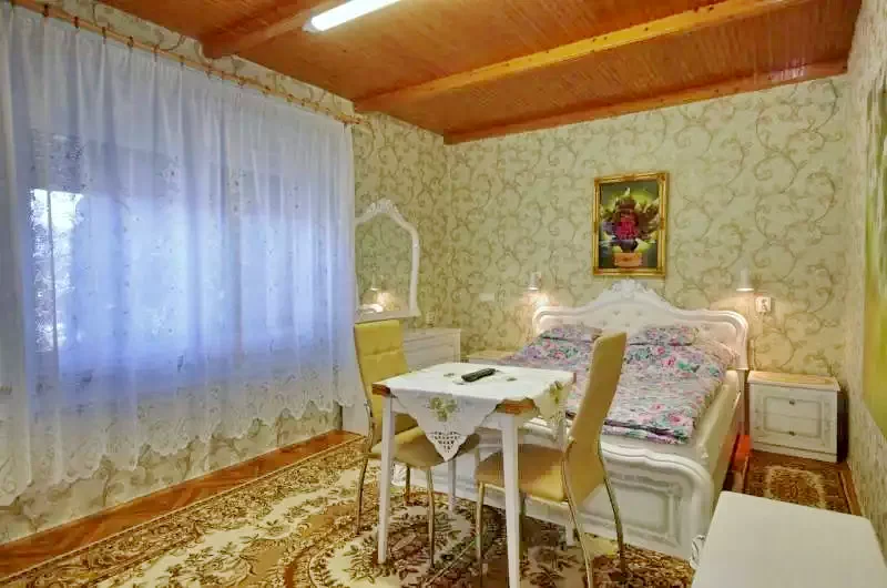 Jula Cazare | Cabană (K0111-27) Imaginea poate fi supusă drepturilor de autor. Se recomandă contactarea titularului drepturilor.